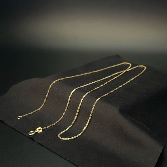 20”1.2mm. 3.35gr. Elegant Solid 14K Gold Box Chain Necklace